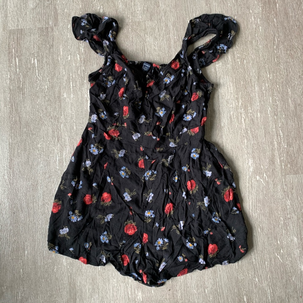 American Eagle Floral Romper size Medium